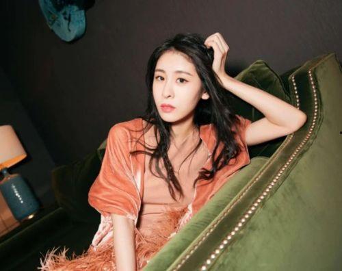 吃瓜娱乐圈张碧晨,娱乐圈的瓜田,她如何成为焦点?  第2张 吃瓜娱乐圈张碧晨,娱乐圈的瓜田,她如何成为焦点?  第2张