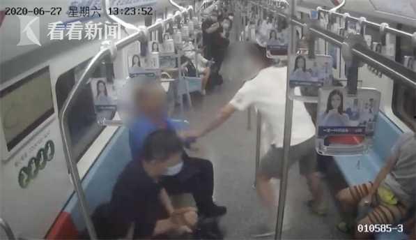 地铁插队爆料视频播放下载,视频播放下载引发网友热议  第2张 地铁插队爆料视频播放下载,视频播放下载引发网友热议  第2张
